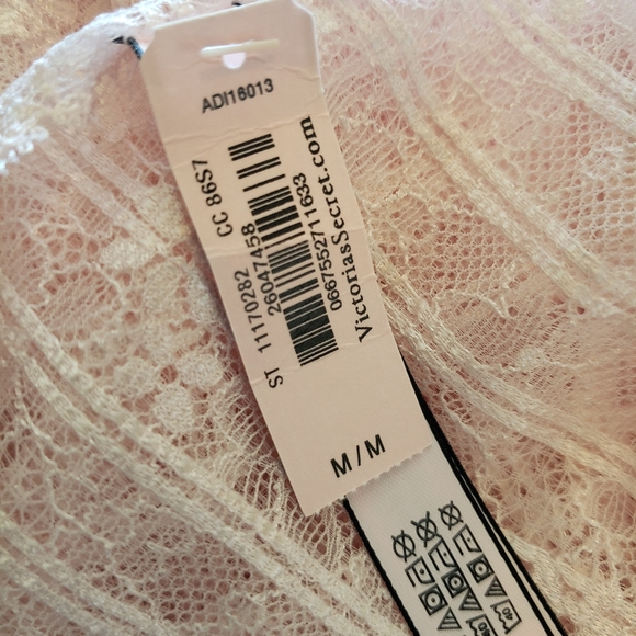 NWT VS Unlined Bra - Picture 4 of 4